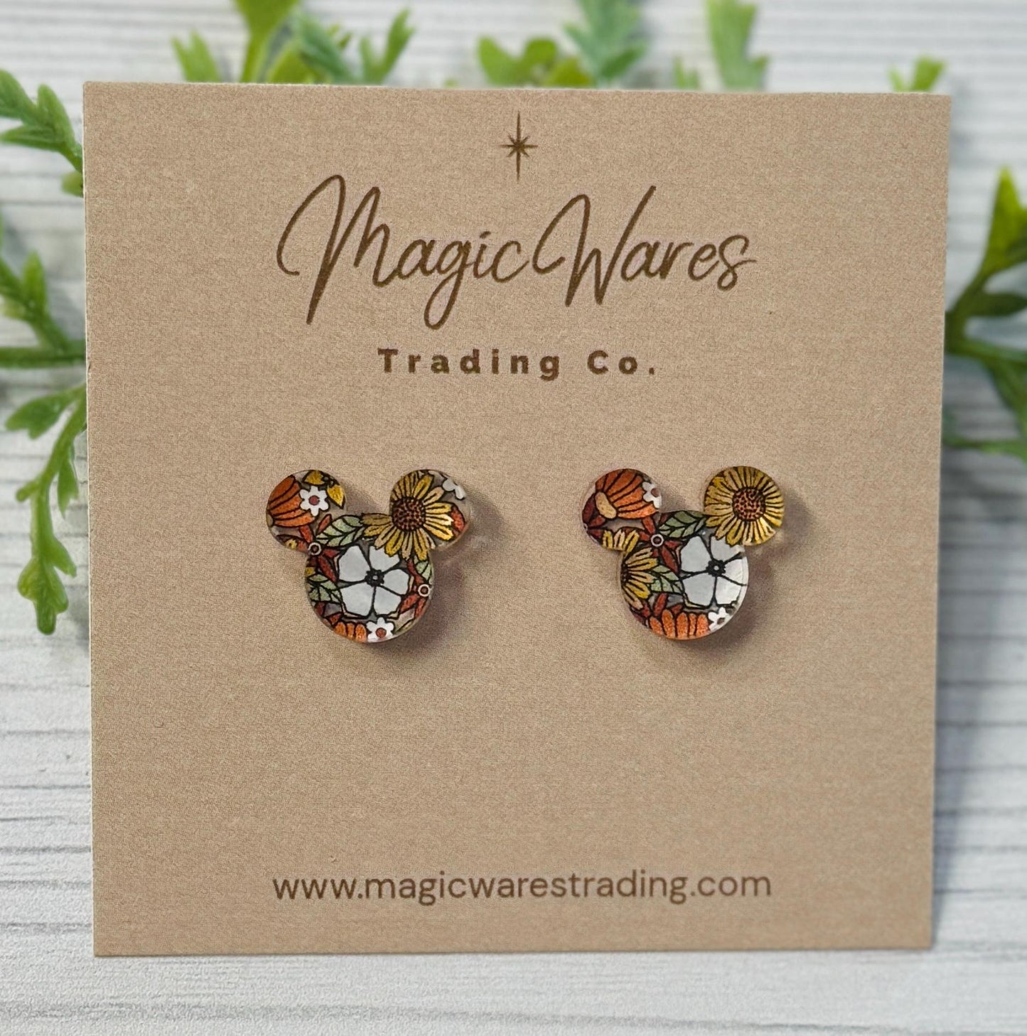 Retro Floral Stud Laser cut Crystal Acrylic Earrings, Pierced earlobe hypoallergenic post earrings, 1970s inspired Floral earrings